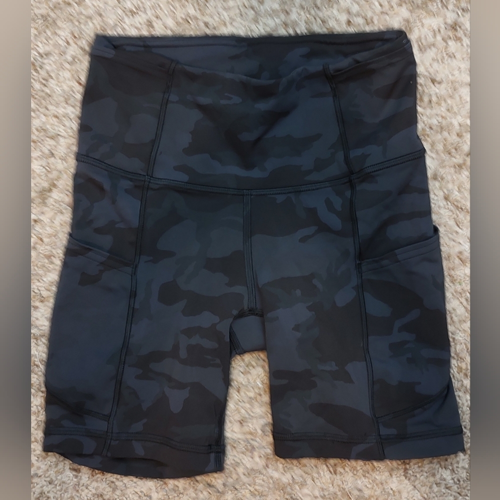 Lululemon 4" cameo shorts. Size 2